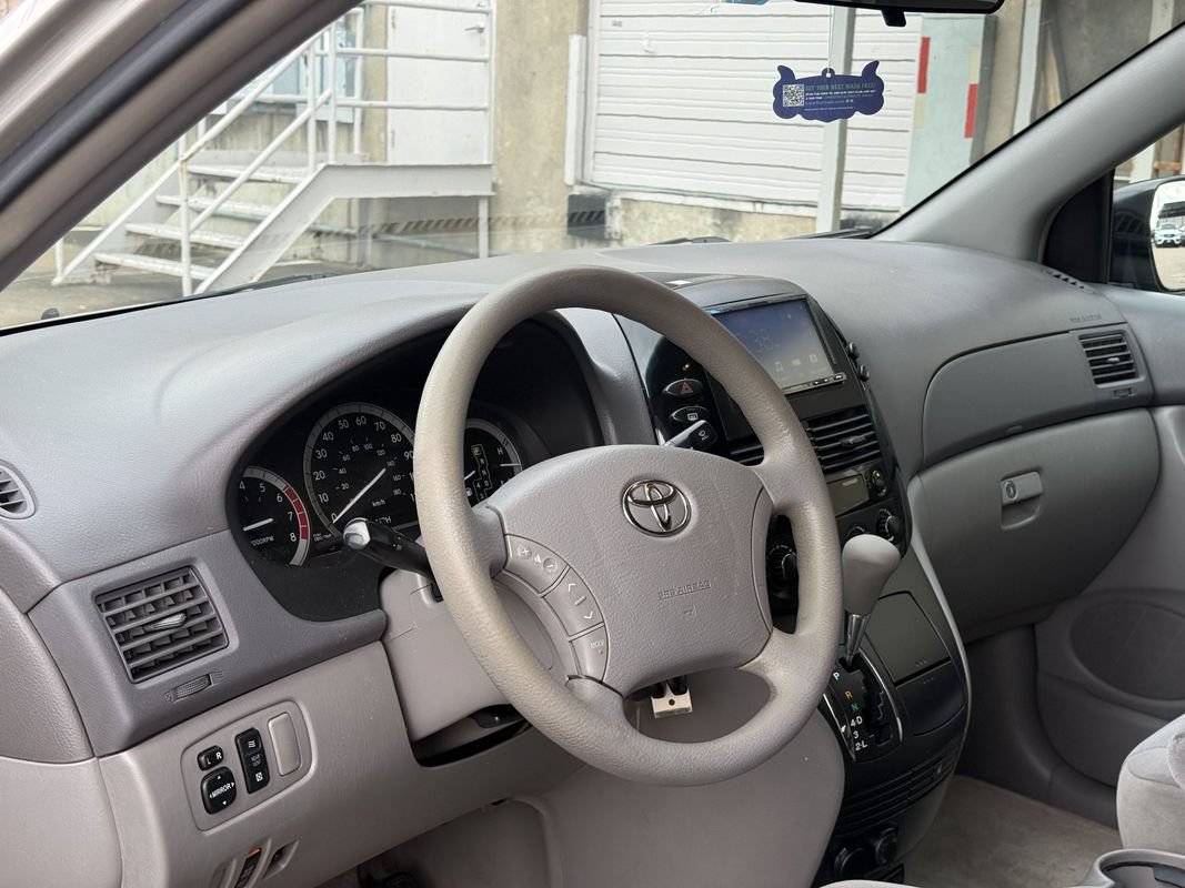 Used 2005 Toyota Sienna LE FWD image 7