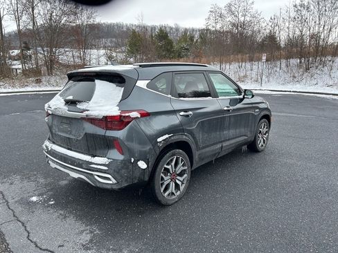 Used 2022 Kia Seltos SX w/ Sunroof Package image 2