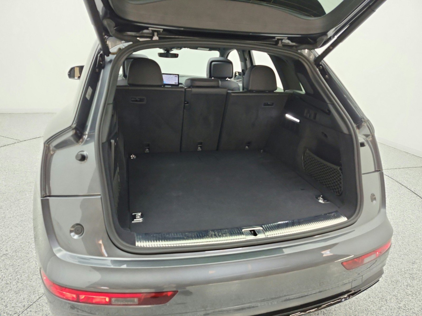 Used 2024 Audi Q5 e Prestige AWD/4WD image 21
