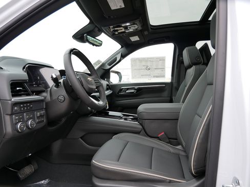 New 2026 Chevrolet Suburban Premier image 11