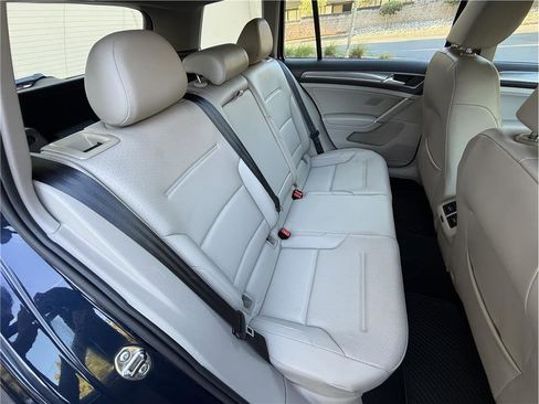 Used 2017 Volkswagen Golf Alltrack SE image 16