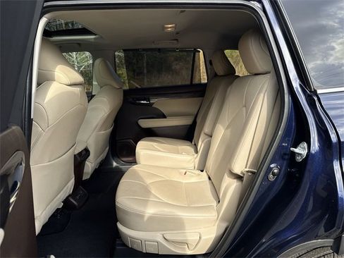 Used 2022 Toyota Highlander Limited image 26