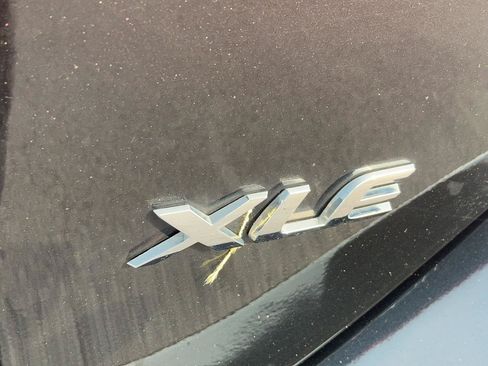 Used 2018 Toyota Corolla XLE FWD image 35