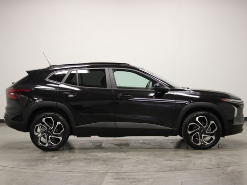 Used 2024 Chevrolet Trax RS w/ Sunroof Package FWD image 9