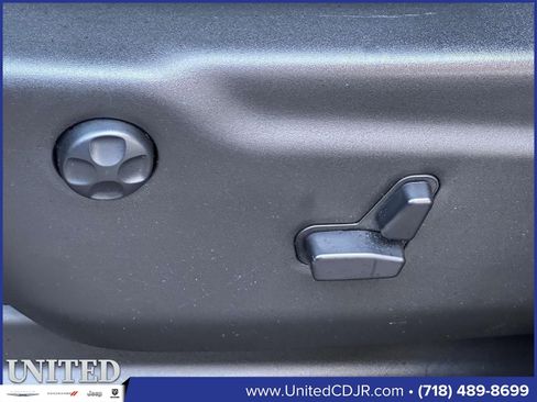 Used 2020 Jeep Grand Cherokee Laredo image 15