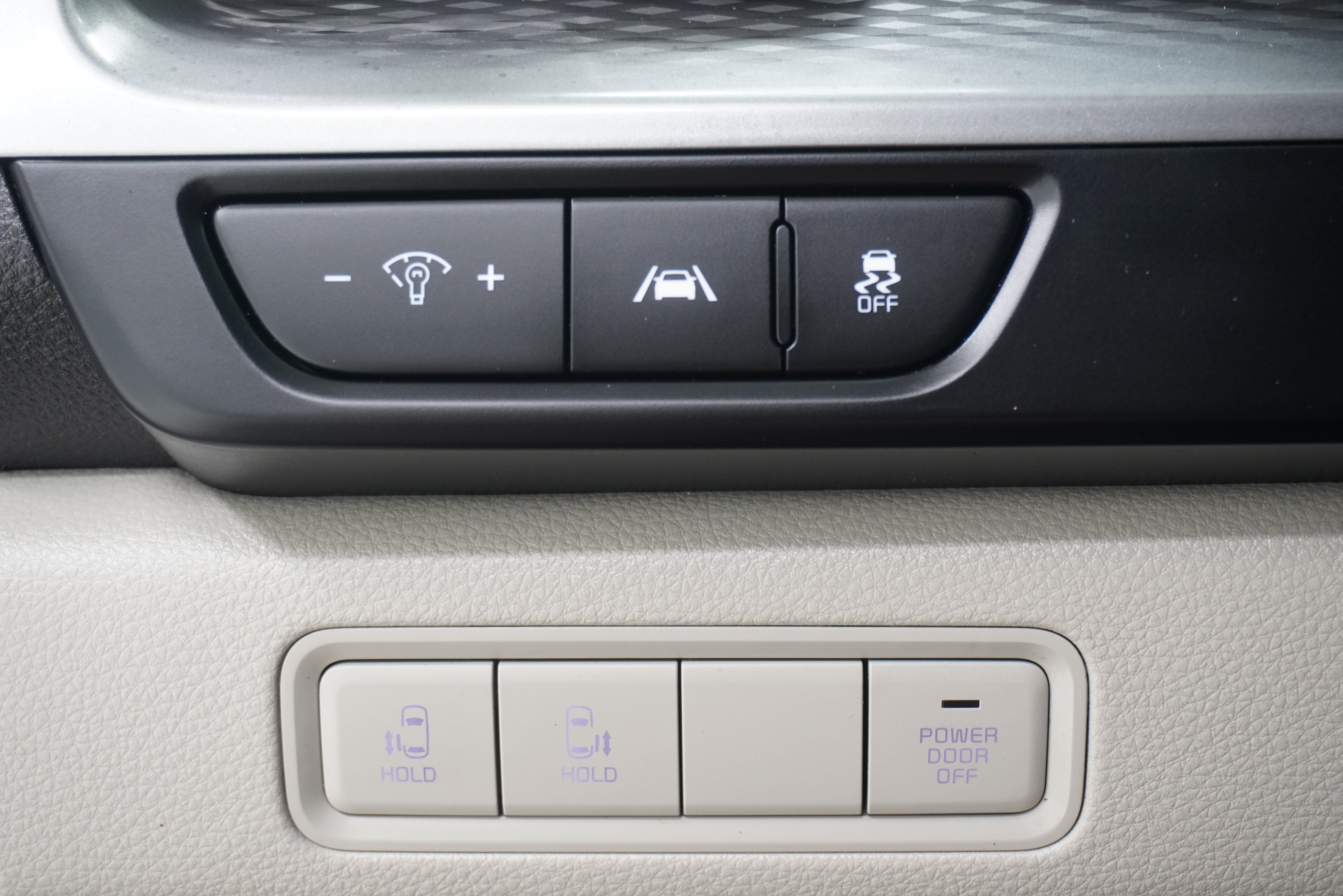 Used 2022 Kia Carnival LX FWD image 23
