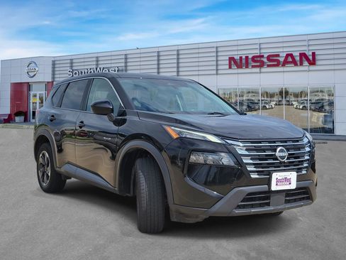 Used 2024 Nissan Rogue SV AWD/4WD image 3