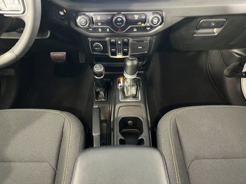 Certified 2024 Jeep Gladiator Sport image 16