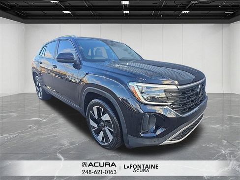 Used 2024 Volkswagen Atlas Cross Sport SE w/ Panoramic Sunroof Package image 3