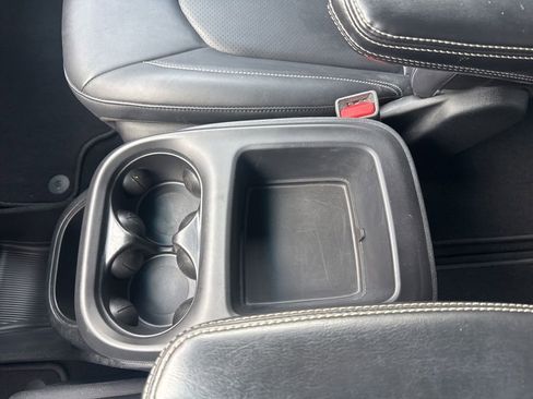 Used 2025 Chrysler Pacifica Select image 19