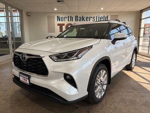 New 2026 Toyota Highlander Limited image 6