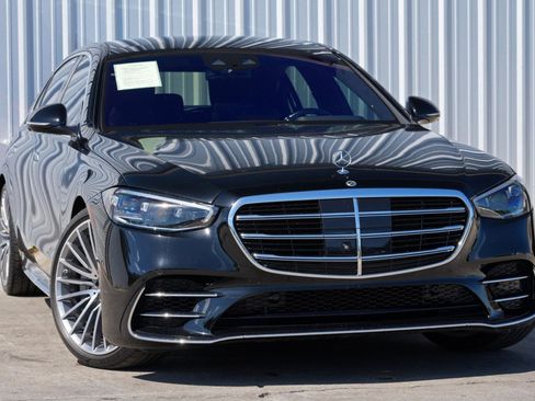 Used 2022 Mercedes-Benz S 580 4MATIC Sedan w/ AMG Line Package image 4