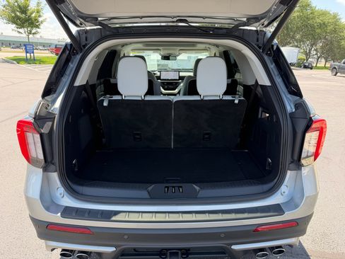 Used 2025 Ford Explorer Platinum w/ Ultimate Package AWD/4WD image 25