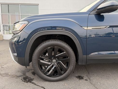 Used 2023 Volkswagen Atlas Cross Sport SE w/ Panoramic Sunroof Package AWD/4WD image 11