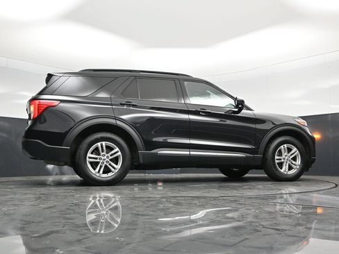 Used 2023 Ford Explorer XLT w/ Equipment Group 202A AWD/4WD image 49