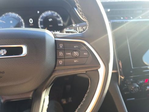 New 2025 Jeep Grand Cherokee Altitude image 14
