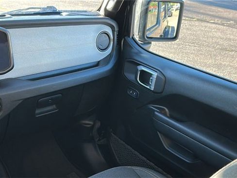 Used 2024 Jeep Wrangler Unlimited w/ Convenience Group image 24
