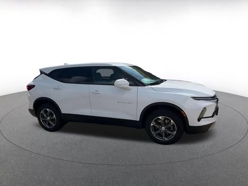 Used 2026 Chevrolet Blazer LT FWD image 2