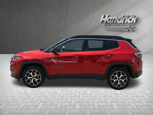 Used 2025 Jeep Compass Limited AWD/4WD image 7