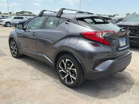 Used 2020 Toyota C-HR XLE FWD image 4