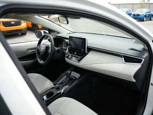 Used 2020 Toyota Corolla LE w/ LE Premium Package FWD image 20