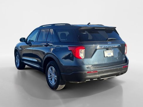 Used 2023 Ford Explorer XLT image 3