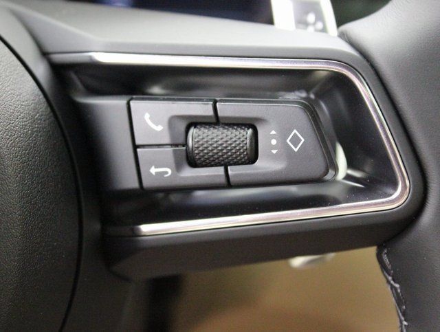 Used 2024 Porsche Macan AWD/4WD image 32