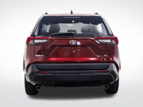 Used 2021 Toyota RAV4 LE FWD image 4