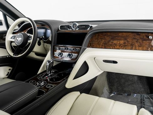 Used 2023 Bentley Bentayga Extended Wheelbase image 54