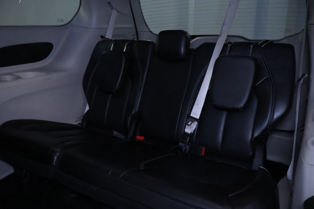 Used 2023 Chrysler Pacifica Touring-L FWD image 15
