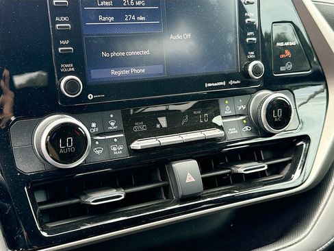 Used 2020 Toyota Highlander LE FWD image 33