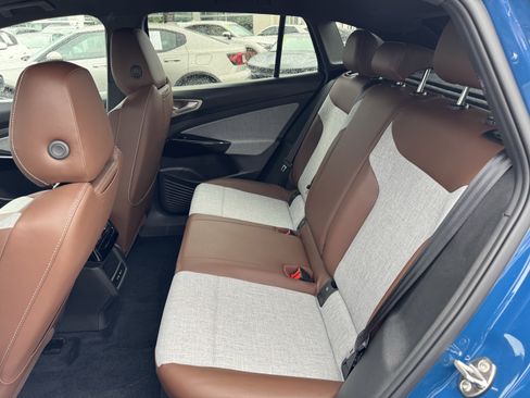 Certified 2025 Volkswagen ID.4 Pro image 29