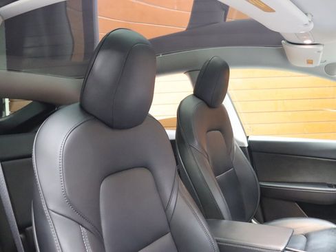 Used 2020 Tesla Model Y Long Range image 45