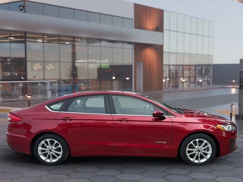 Used 2019 Ford Fusion SE image 15