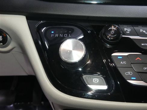 Used 2018 Chrysler Pacifica Touring-L Plus w/ Advanced Safetytec Group FWD image 36