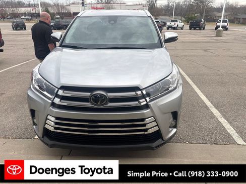 Used 2017 Toyota Highlander Limited image 22