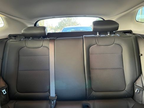 Used 2025 Chevrolet Trax LT image 38