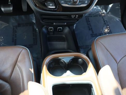 Used 2019 Chrysler Pacifica Limited w/ Advanced Safetytec Group FWD image 44
