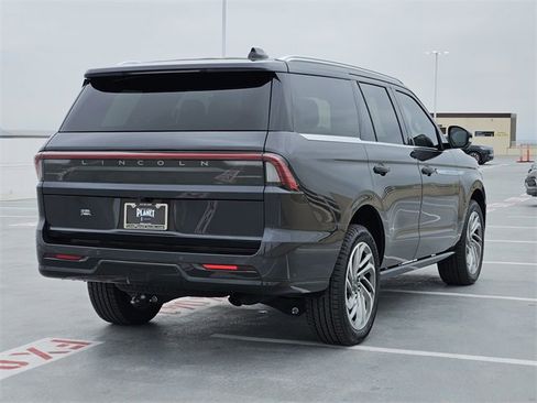 New 2025 Lincoln Navigator Reserve image 7