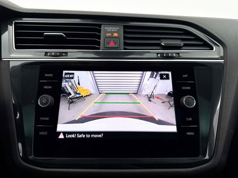 Used 2022 Volkswagen Tiguan SE FWD image 8