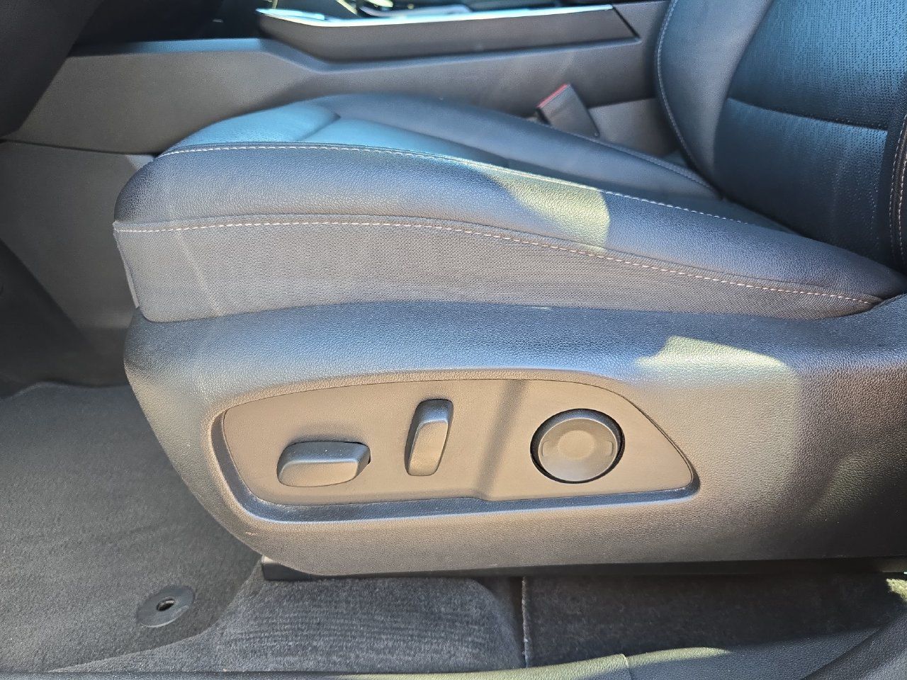 Used 2025 Chevrolet Equinox LT w/ Convenience Package II FWD image 29