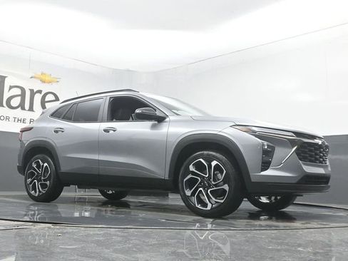 New 2026 Chevrolet Trax RS image 2