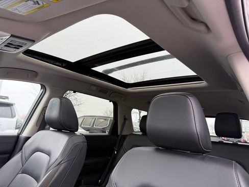 Used 2024 Nissan Pathfinder SL w/ SL Premium Package image 7