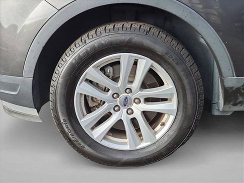 Used 2018 Ford Explorer XLT w/ Equipment Group 202A AWD/4WD image 16