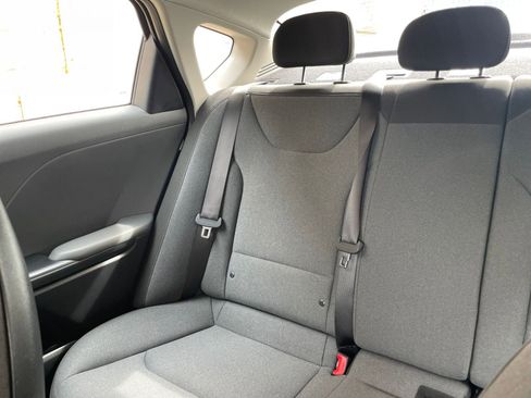 Used 2025 Kia K4 LXS image 38