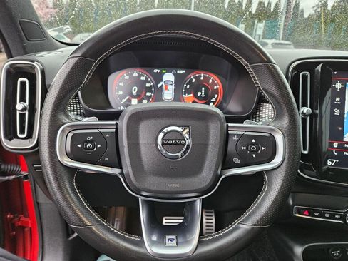 Used 2020 Volvo XC40 T5 R-Design image 19
