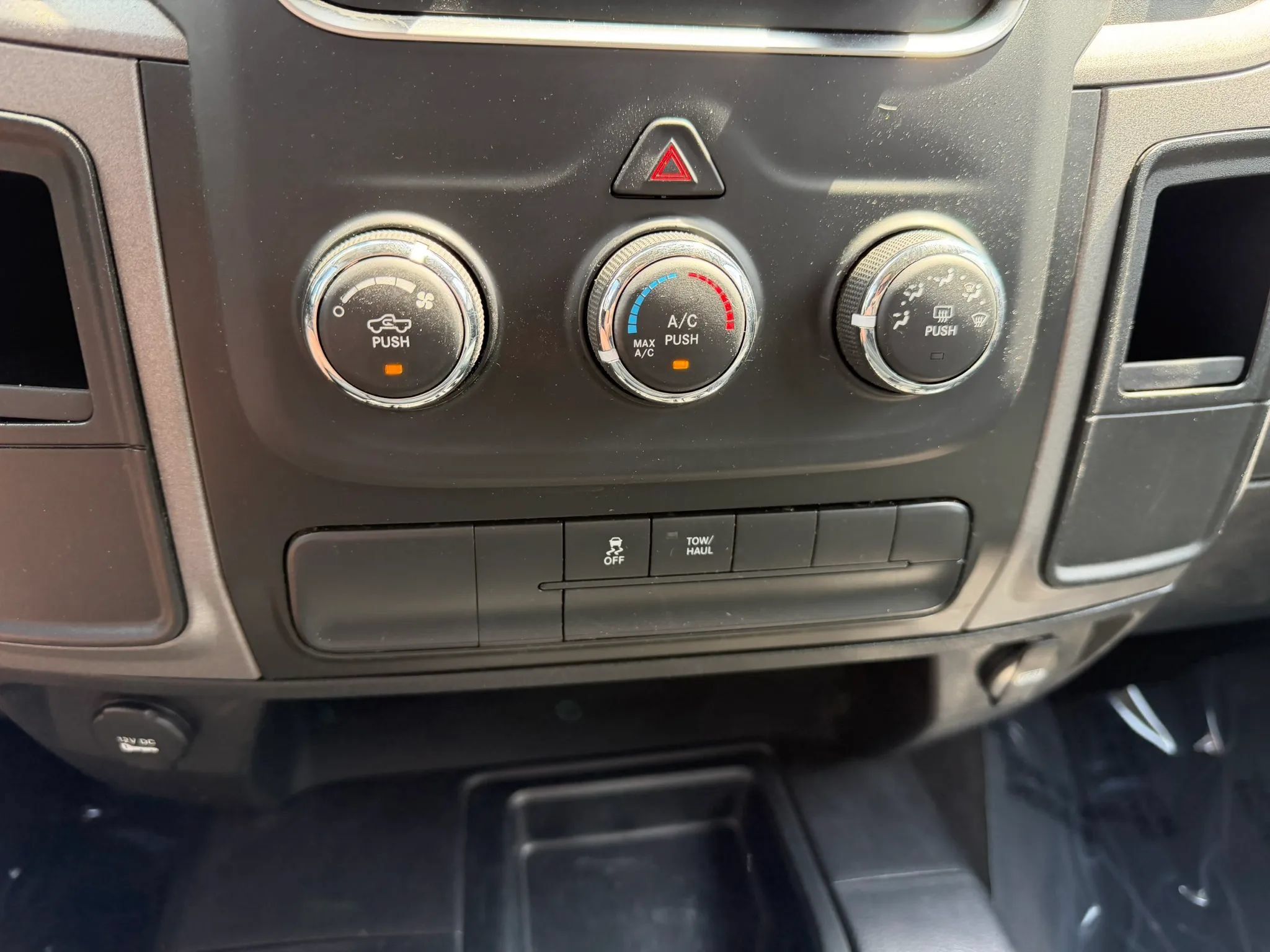 Used 2018 RAM 3500 Tradesman w/ Chrome Appearance Group AWD/4WD image 29