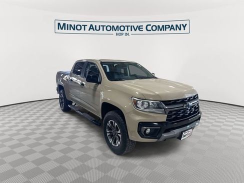 Used 2022 Chevrolet Colorado Z71 AWD/4WD image 2