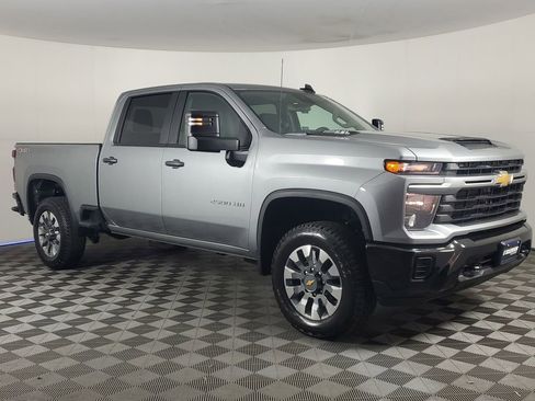 New 2026 Chevrolet Silverado 2500 Custom image 2