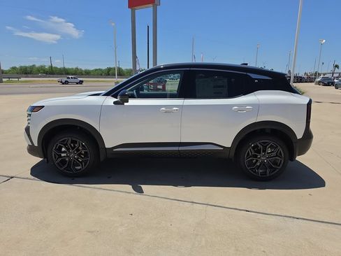 New 2026 Nissan Kicks SR w/ SR Premium Package FWD image 2